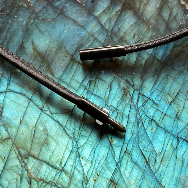 Clipverschluss des Lederbandes